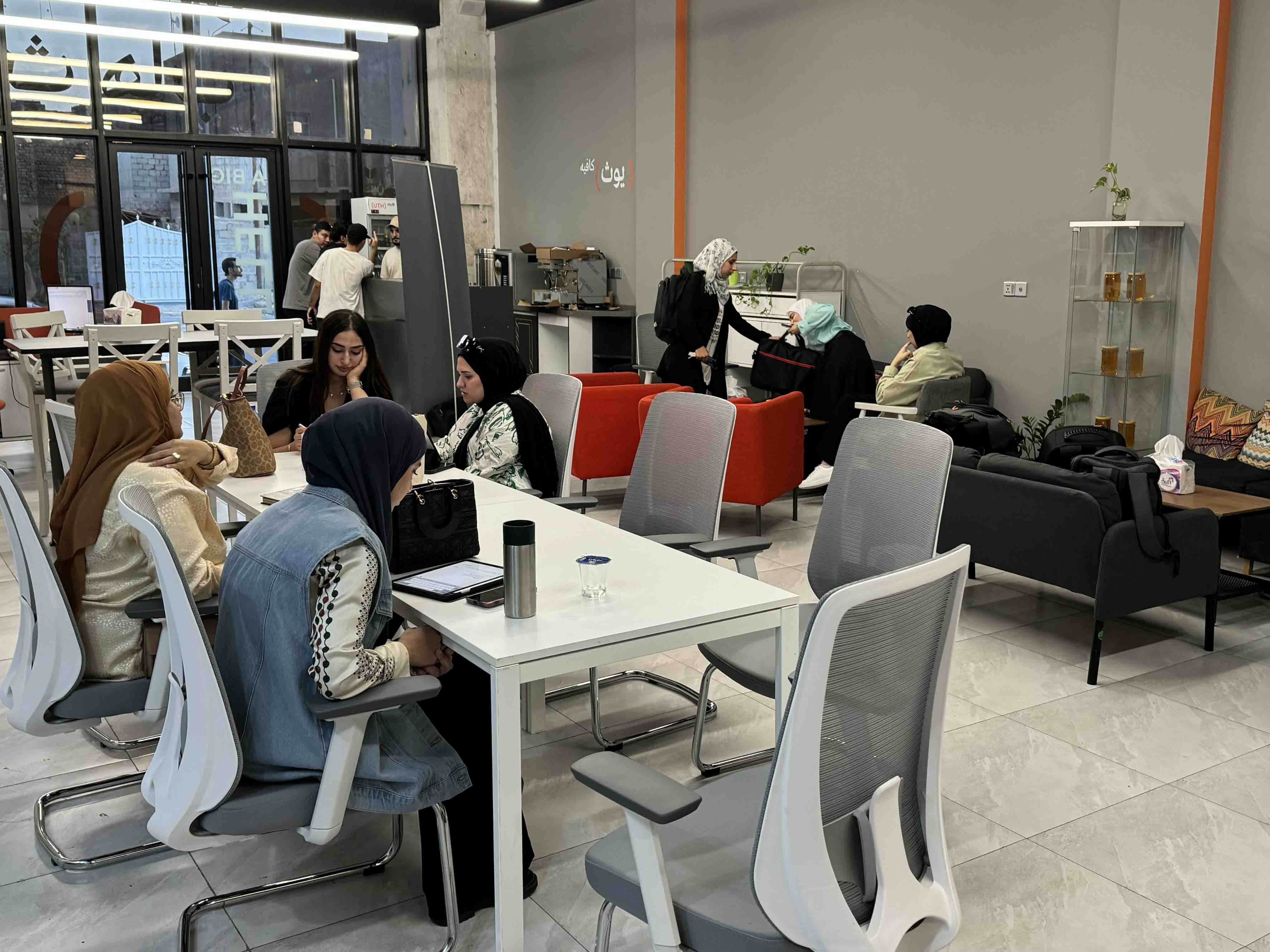 People collaborating in the UTH HUB workspace
